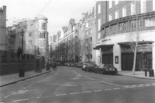 this one of the first picture I took in London. It was so long ago that I completely forgot where it is